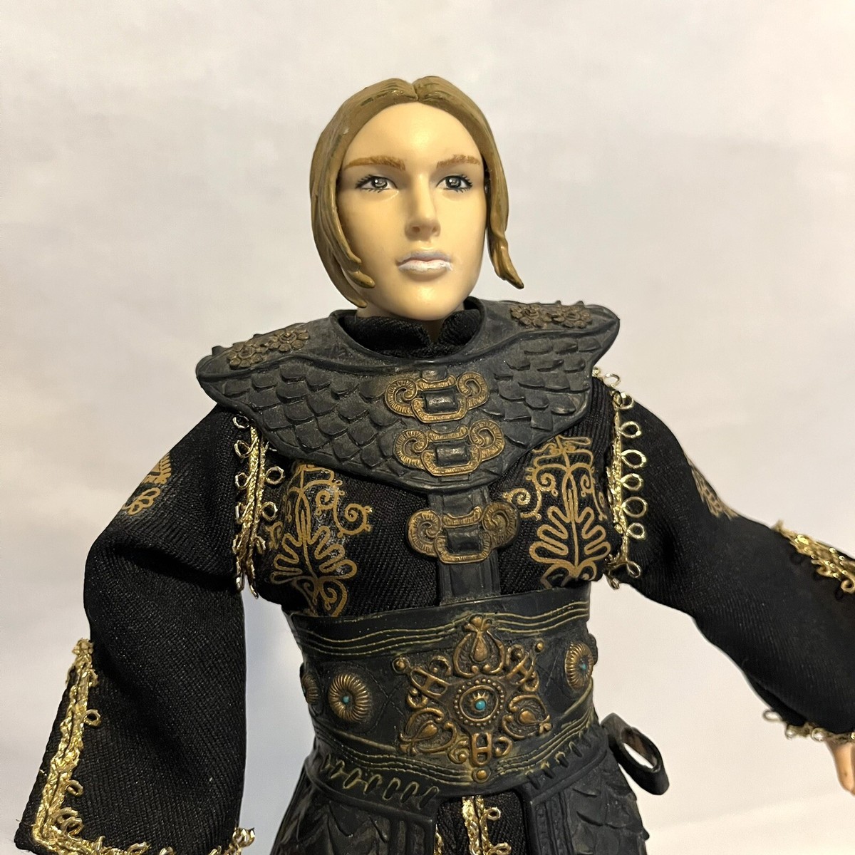 (未使用･未開封品)ムービー・マスターピース - 1/6 Scale Fully Poseable Figure: Pirates Of The Caribbean / At World&#39;s End - Elizabeth Swann s-l1200.jpg