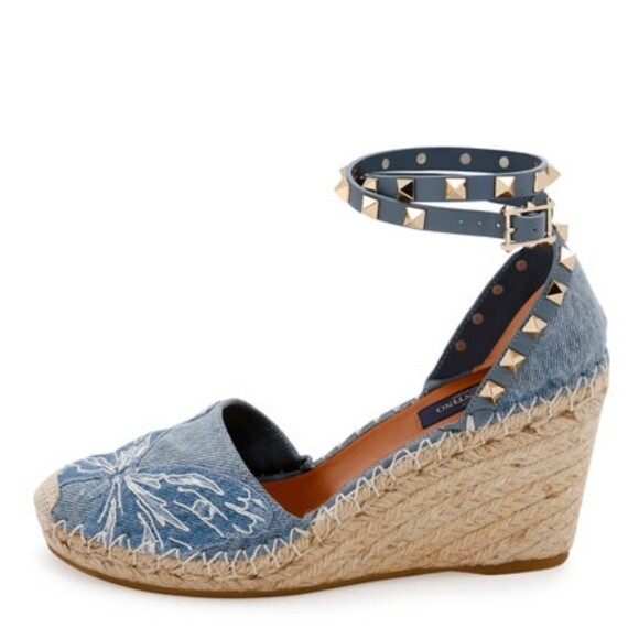 【関税込み】Valentino Garavani ヒールサンダル Valentino Garavani Rockstud Calfskin Sandals 60MM | Saks
