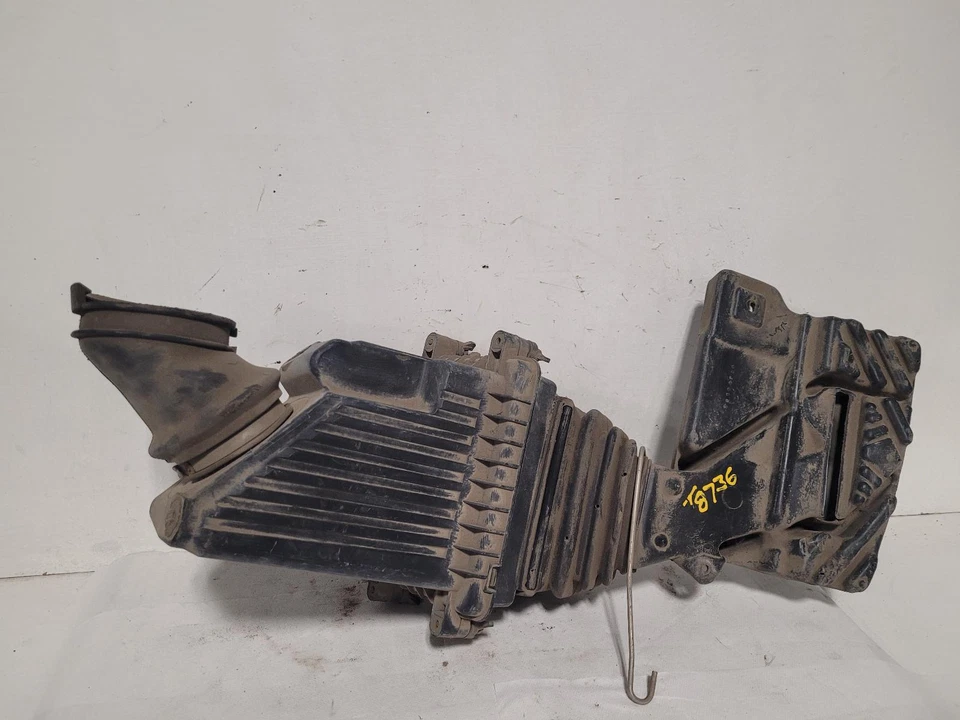 Used Air Cleaner Assembly fits: 1993 Oldsmobile Silhouette 3.8 Grade A - Image 2 of 4