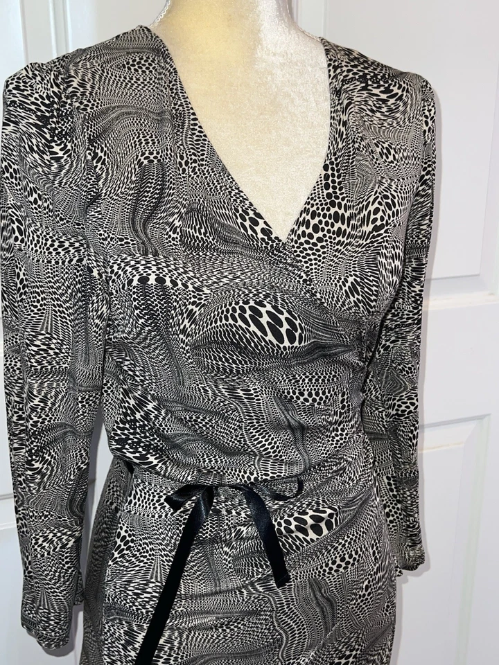 Express Black Gray Ivory Wrap Dress Geometric Modern Paisley Medium - Image 2 of 4