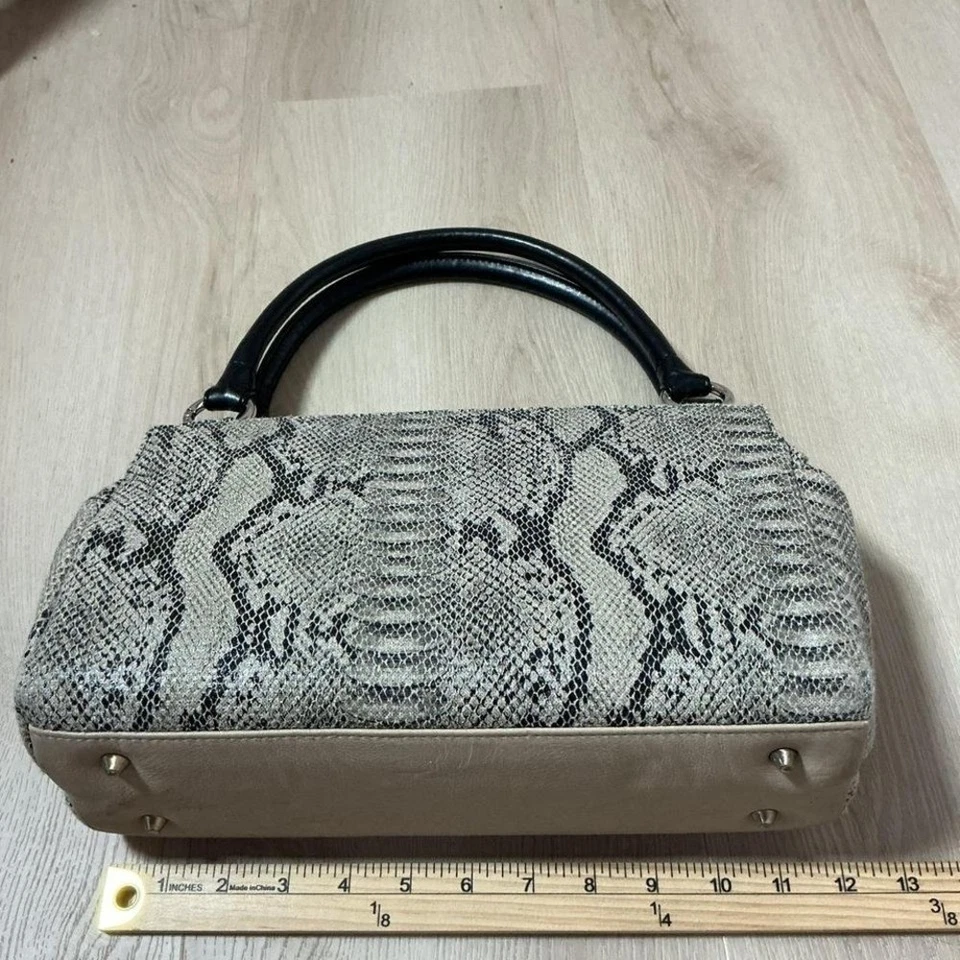 Bolso de mano MICHE gris negro con estampado de serpiente Foto 3 de 4
