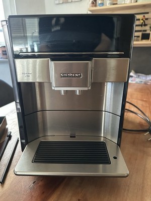 Siemens EQ.6 Plus S700 Kaffeevollautomat Schwarz Edelstahl