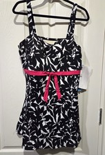Ladies Plus Size Swim Dress Bathing Suit Black/White/Pink 22W  NEW WITH TAGS