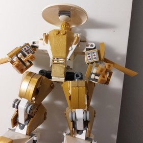 Ninjago temple of light mech with golden Lloyd 70505.