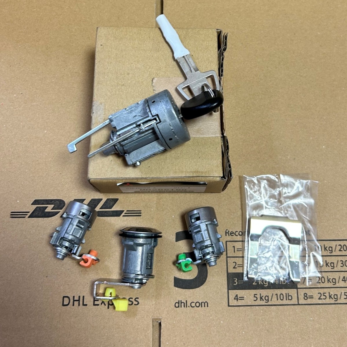 Mitsubishi Genuine Lancer Colt Mirage Cylinder & Key Set