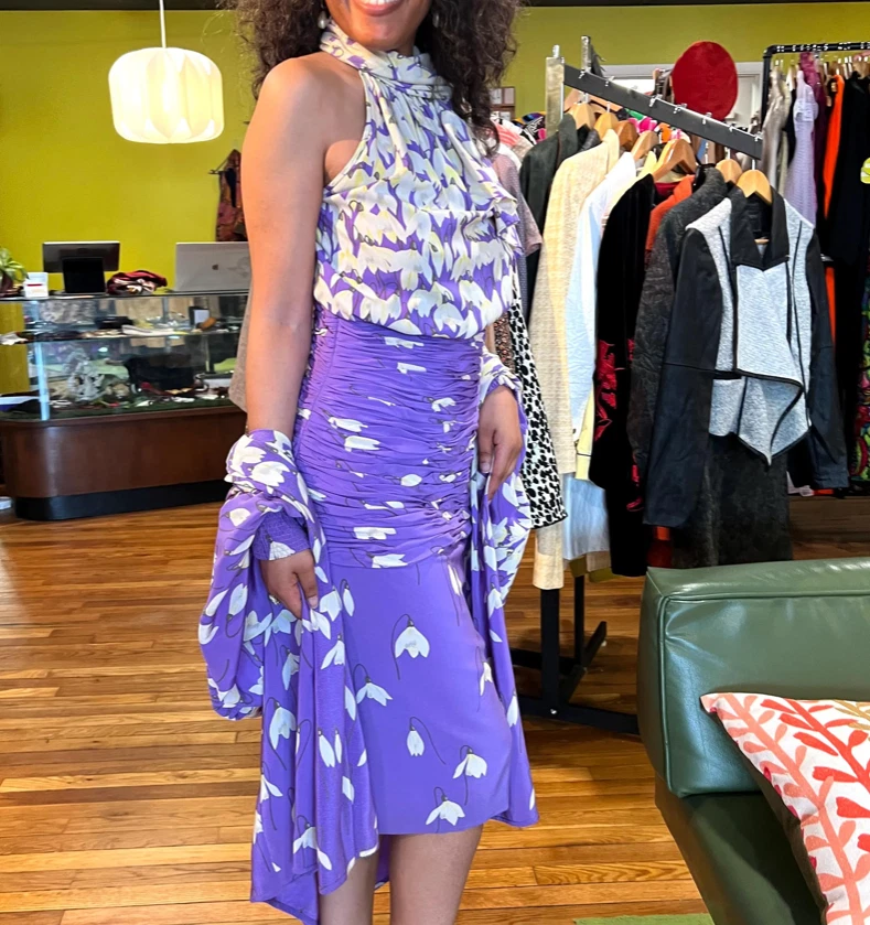 Abito da cocktail anni 80 VALENTINO boutique lavanda e seta bianca con collo sciarpa