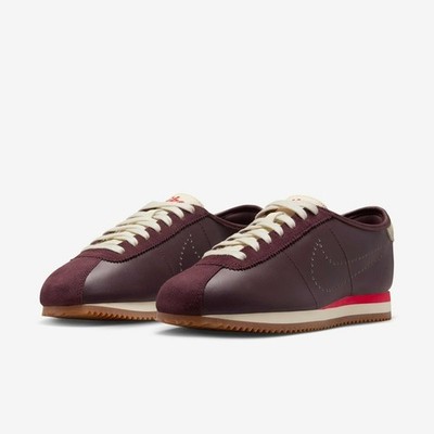 HQ1841-601 Nike Damen Cortez Leder Burgund Crush Perforiert Swoosh (Damen)