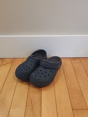 Kids Crocs Size 2 Navy Blue Fleece Lined