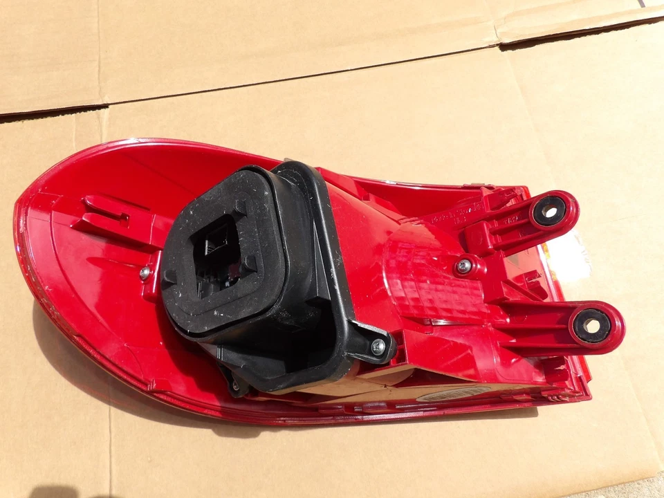 12 13 14 15 16 VOLKSWAGEN TIGUAN PASSENGER RIGHT SIDE TAIL LIGHT LAMP 5N0945095R - Image 3 of 4