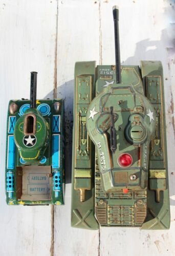 Vintage Set of Two Tin Toys: Large Tank Army M-3512 and Jaguar X-77 Tank, Japan - Picture 5 of 12