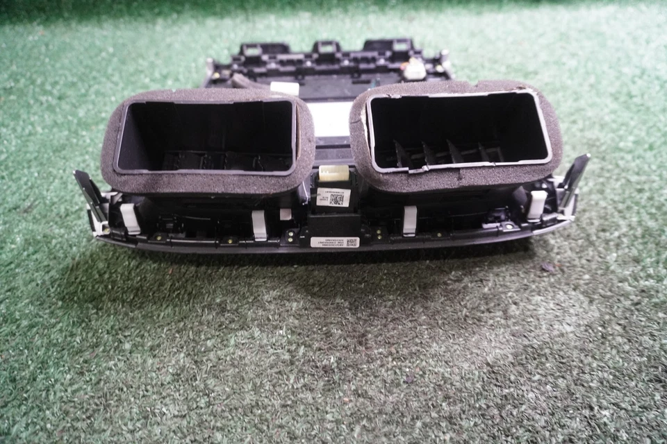 2022 2023 HYUNDAI TUCSON RADIO INFO DISPLAY SCREEN OEM  96525N9200RET - Image 2 of 4