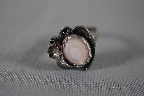Vintage Native American Southwestern Sterling Silver MOP Pink Size 6