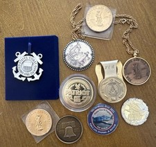 Lotto massonico di orologi, medaglie, monete, gettoni, distintivi e spille