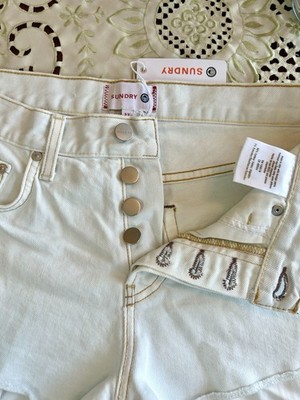 Sundry Light Wash 27 Denim Button-Fly Shorts peakaboo white pocket / heart logo