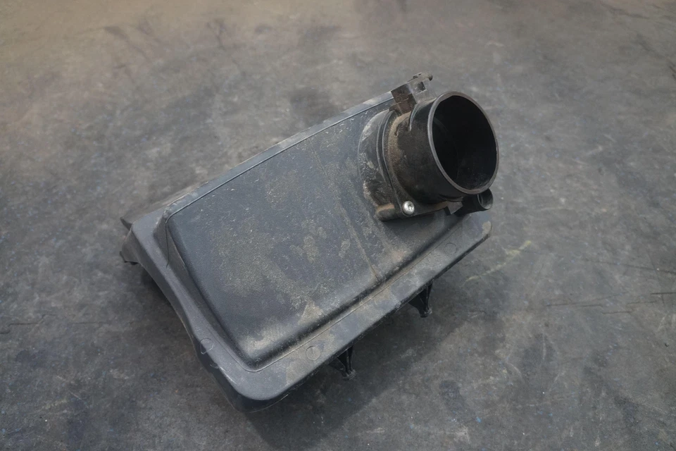 Caixa de filtro limpador de ar direito KY63-52080-AA Aston Martin Vantage AM6 2019 *Nota* - Imagem 2 de 4