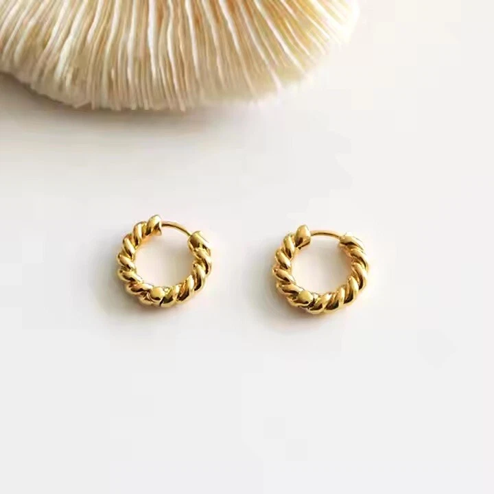 Brincos femininos geométricos de círculo torcido banhados a ouro 18k 17 mm - Minimalista - Imagem 2 de 2