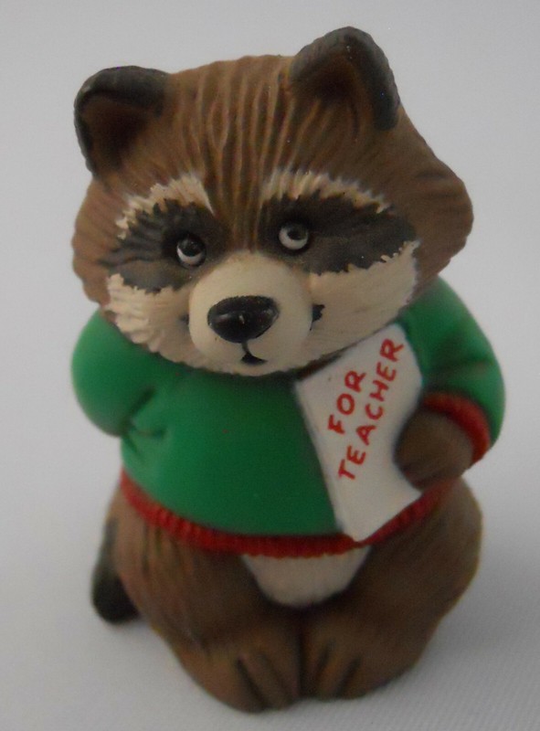Hallmark Merry Miniature RACCOON with Apple For TEACHER Vintage 1991 Figurine