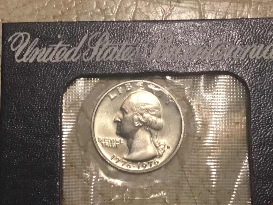 UNC 1776 -1976 US Bicentennial Silver Coin Set WW2 SILVER 5C 1/4# WORLD Coin Lot - Image 4 of 4