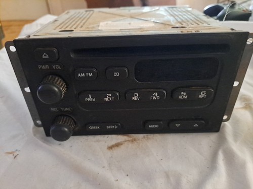 Stereo Radio AM FM CD 30024333 Fits 00-04 GEO TRACKER B183-193278 - Picture 2 of 5