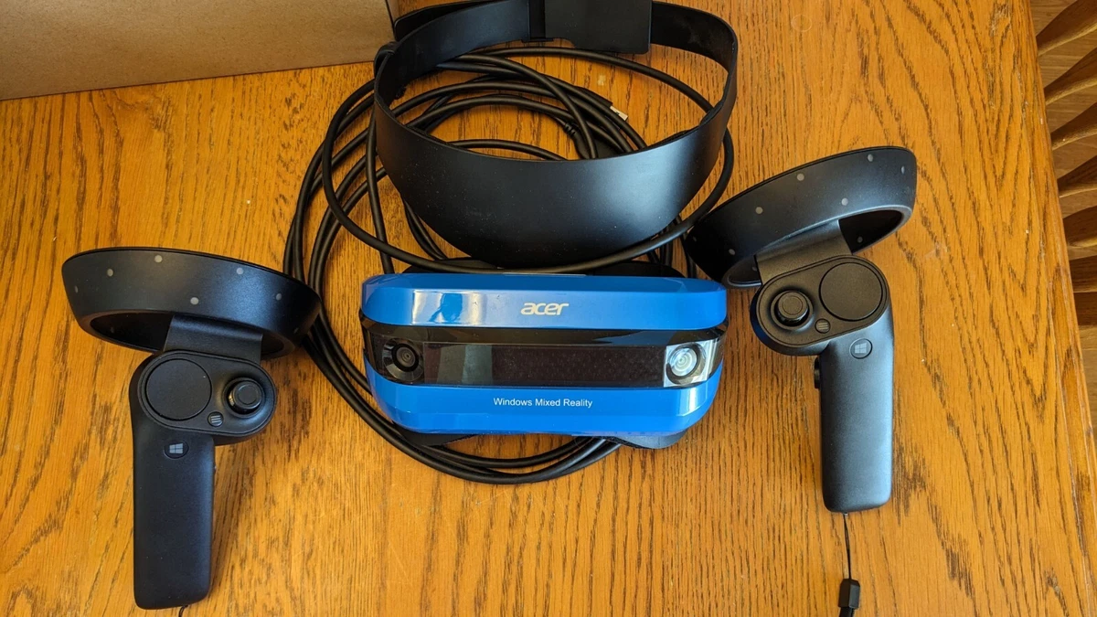 BUNDLE - Acer Windows VR Mixed Reality Headset Developer Edition +  Controllers!