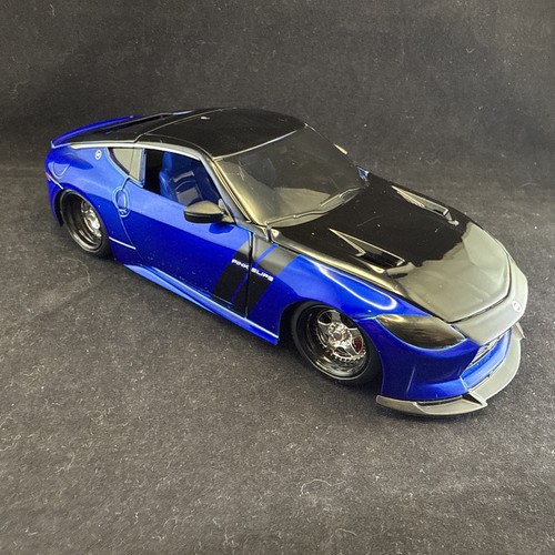 2023 Nissan Z Pink Slips 1:24 Diecast Model Car – Loose, No Box - Picture 3 of 6