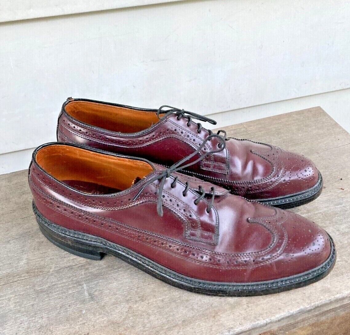 VINTAGE JOHNSTON & MURPHY ARISTOCRAT WINGTIP OXFORDS - SIZE 10