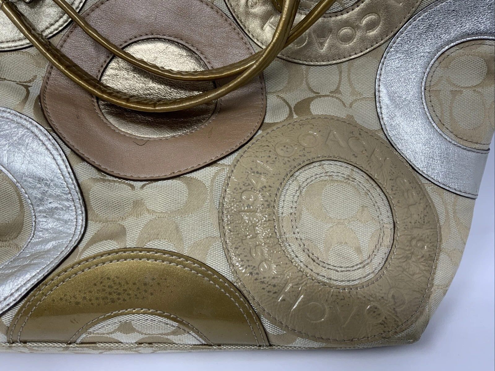 BORSA A TRACOLLA COACH CARLY PATCHWORK METALLIZZATA ORO MARRONE CHIARO PELLE MACCHIA SPORCA
