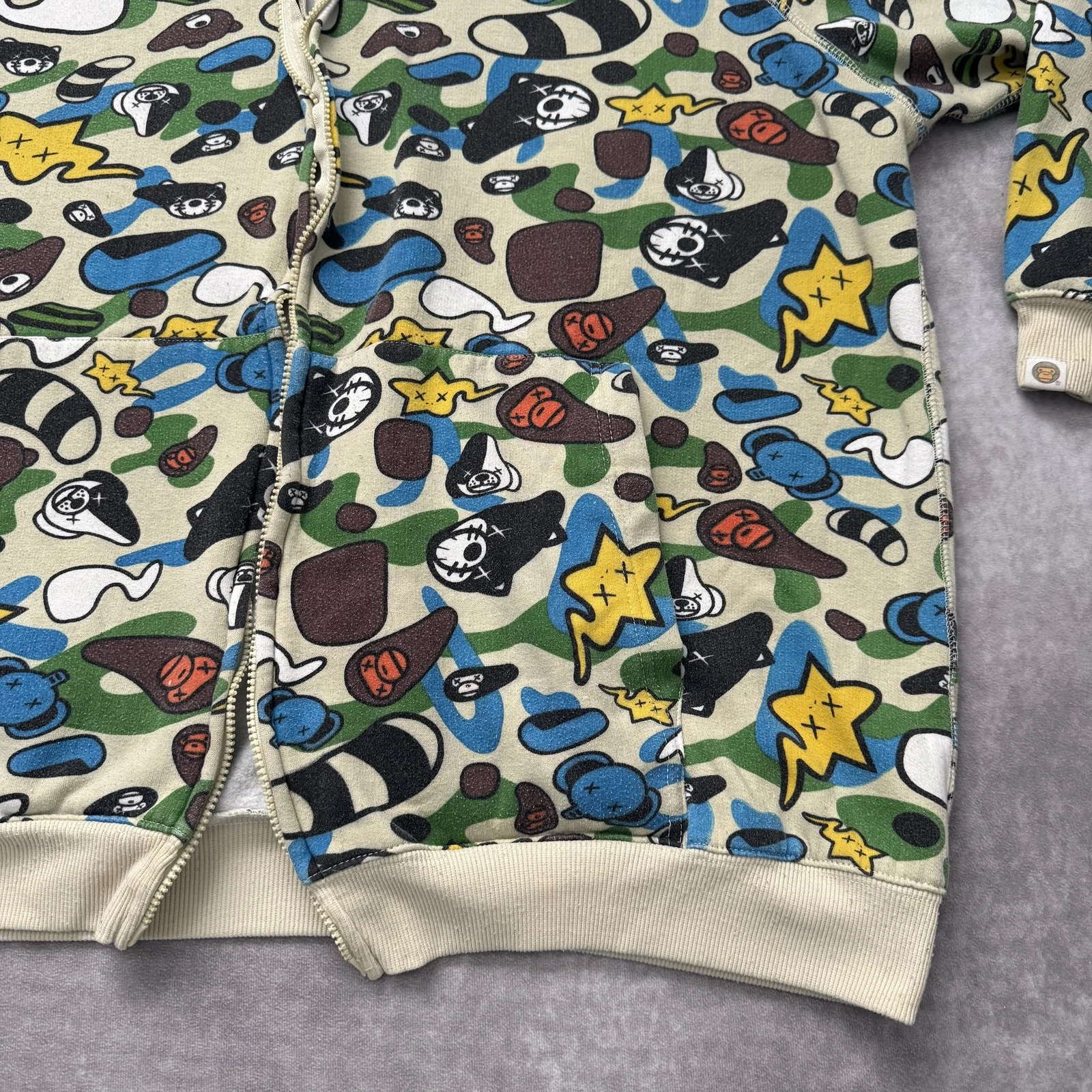 A BATHING APE (BAPE) Felpa con cappuccio A Bathing Ape Baby Milo x KAWS uomo 3XL full zip Bape Japan mimetica