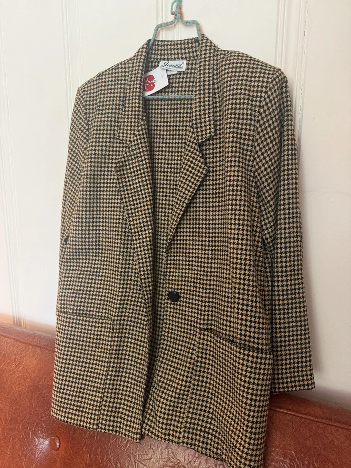 1980’s Vintage houndstooth Unlined Women’s Blazer Size Medium - Image 2 of 4