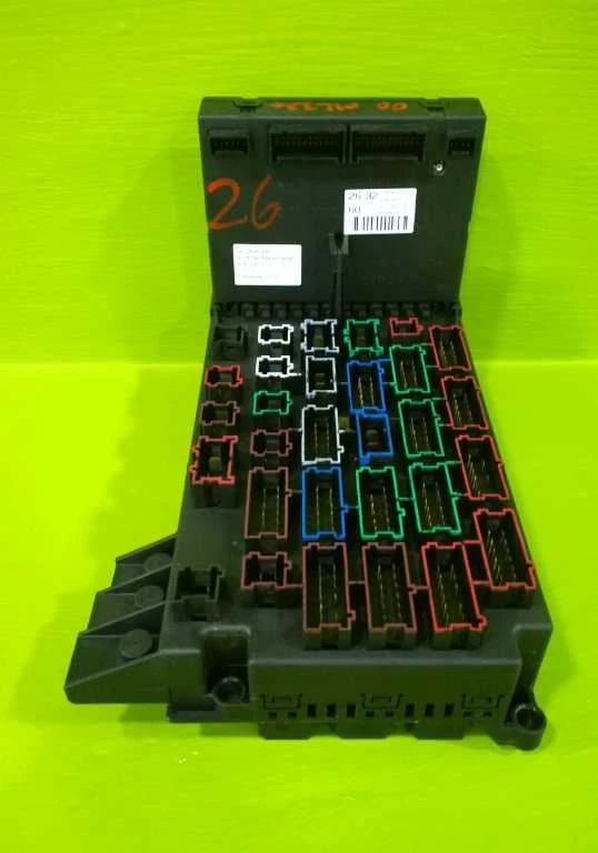 00 ML320 BCM BODY CONTROL MODULE FUSE RELAY BOX OEM 3753-20 - Image 2 of 3