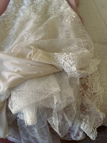 David’s Bridal Galina Signature Wedding Dress, Ivory, Size 2 - Picture 7 of 20