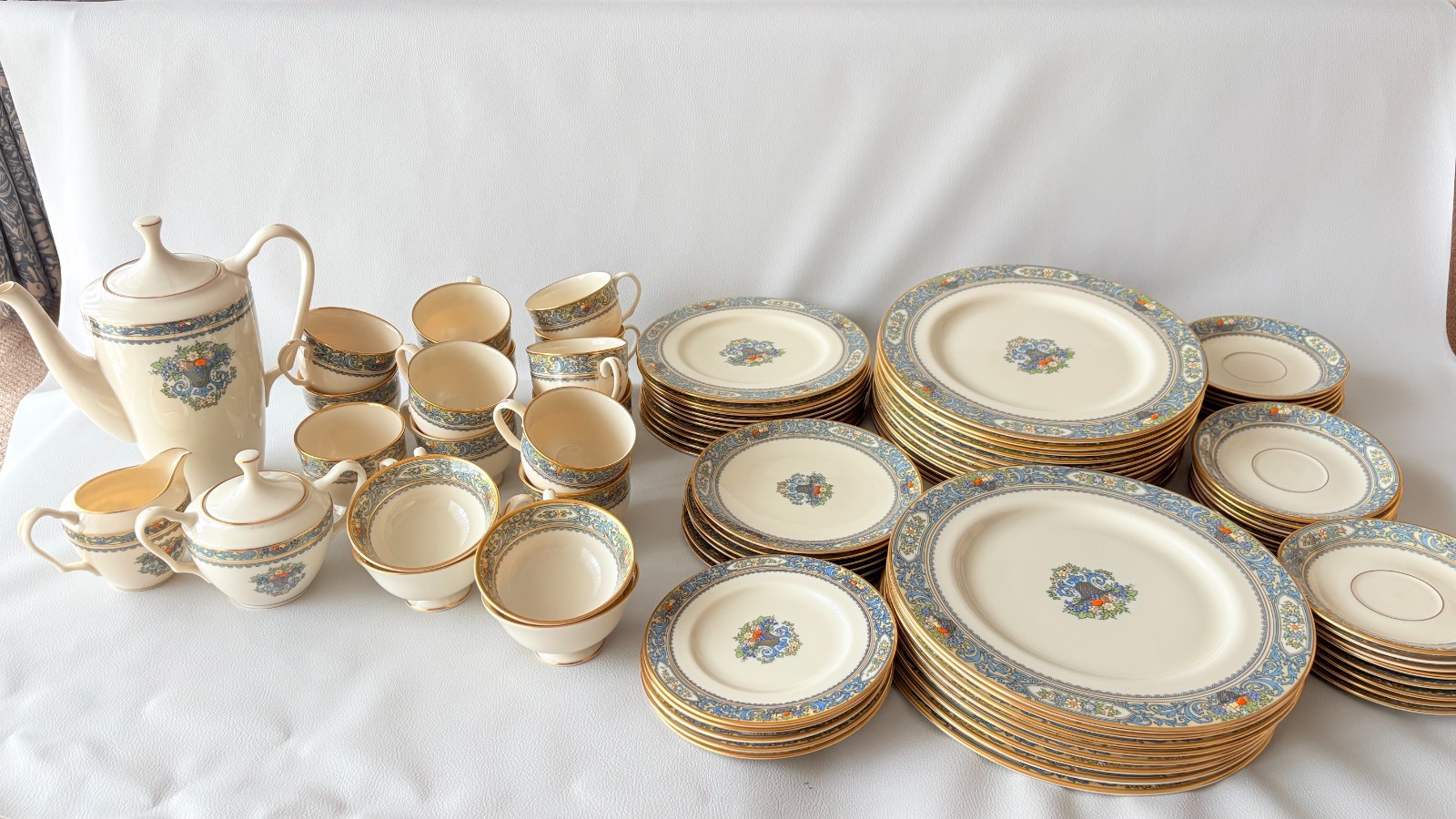 82 Pieces Gold Trim Teapot