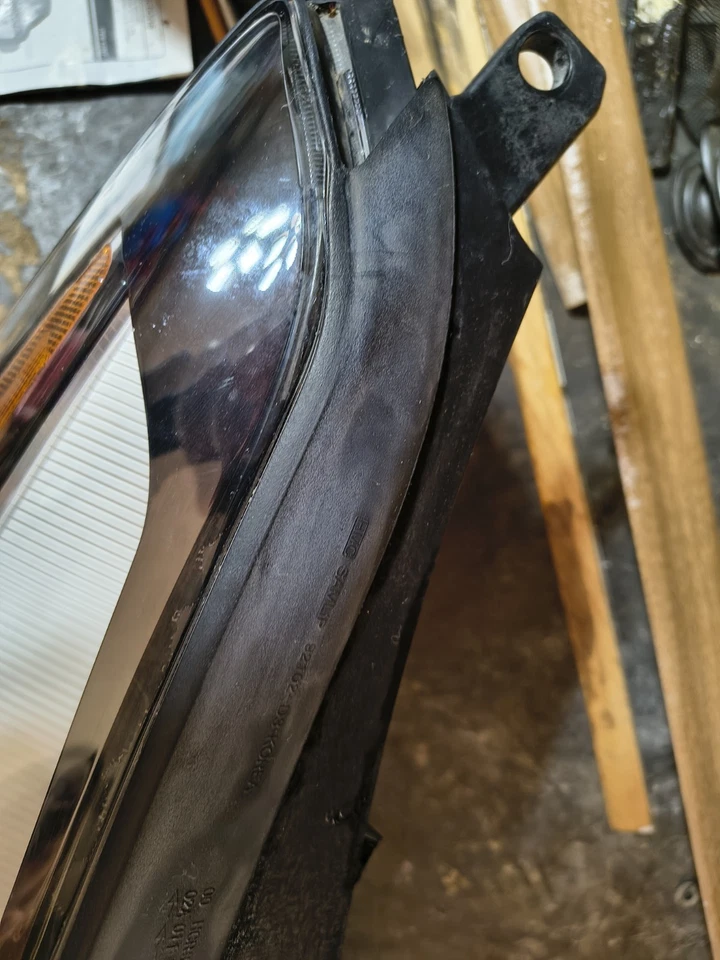 2016-2018 Hyundai Tucson RH Passenger Headlight - Image 3 of 4