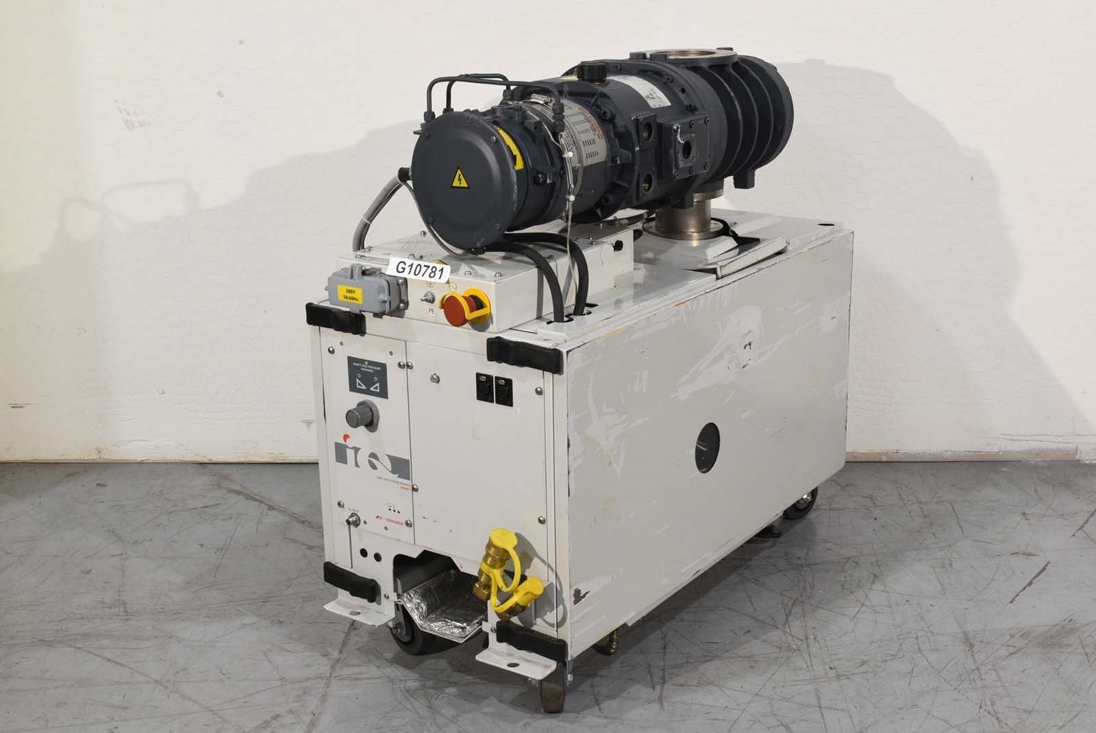 Edwards iQDP80 / QMB500 Dry Vacuum Pump with blower - S/N: 006679321 / 027468100
