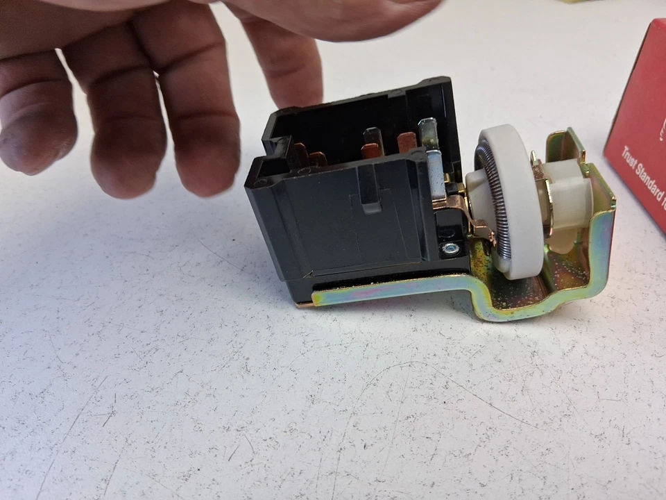 Interruptor de faros estándar DS268 Foto 3 de 4