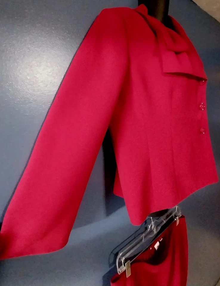 Mujer Talla 14 2 Piezas Rojo Rubí Cinta Falda Traje Manga Larga Espalda Abertura Forrada Foto 2 de 4