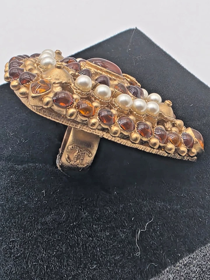 Broche cabujón vintage Chanel dorado ámbar vidrio y perlas Foto 2 de 4