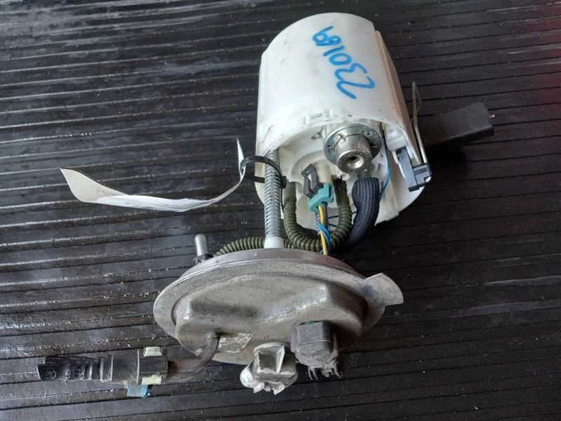 Fuel Pump Assembly 09-14 Cadillac Escalade ESV 19299715 - Image 4 of 4