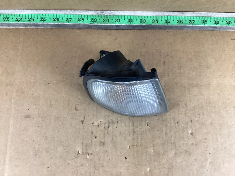 1991 - 1996 Infiniti G20 luz de estacionamento dianteira direita para-lama montado 116-58261R - Imagem 2 de 4