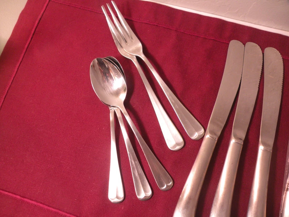 31 Pieces Oneida Post Road Northland Stainless Steel Flatware Spoons Forks Knife - Image 2 of 4