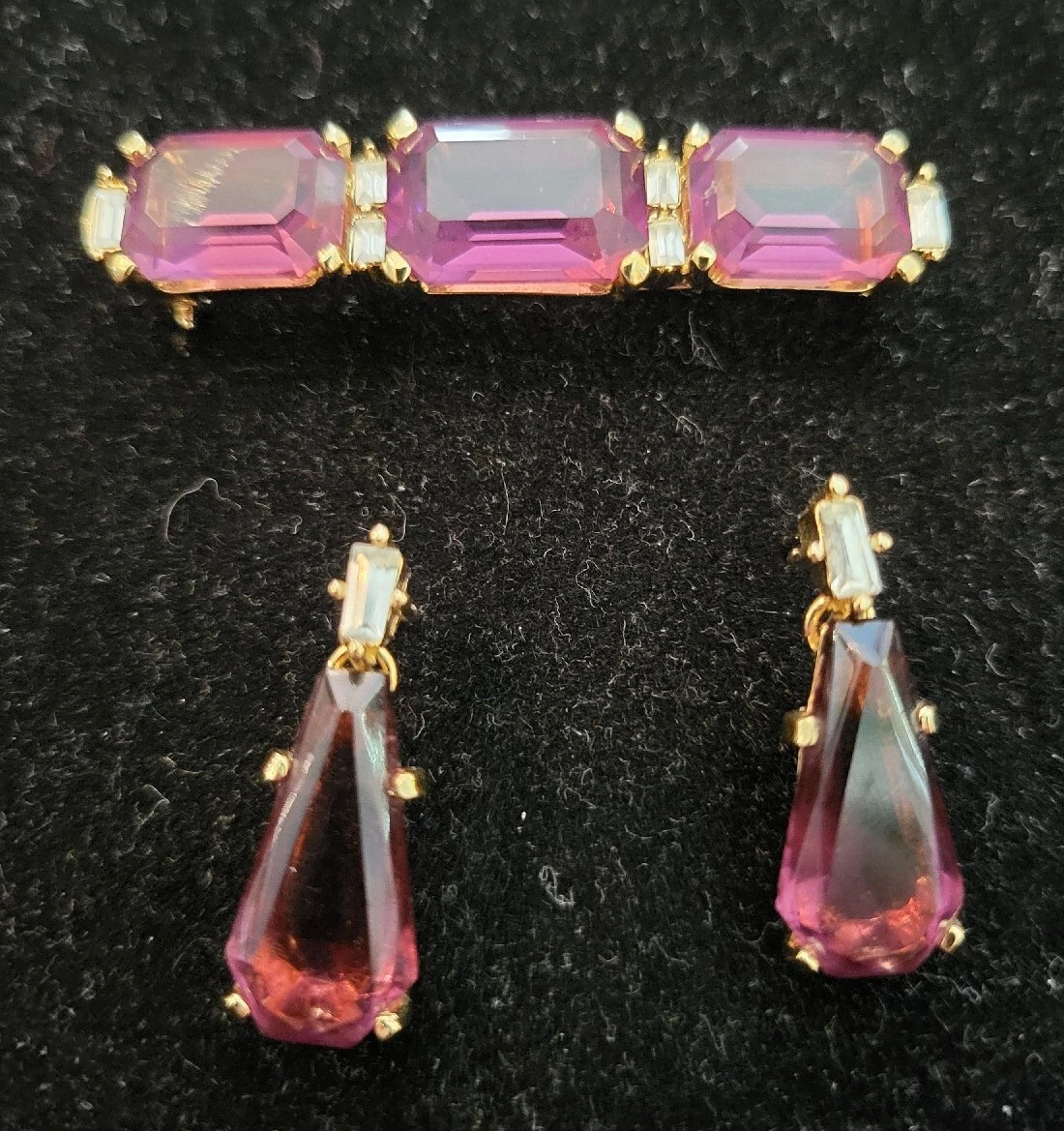 Ensemble de boucles d'oreilles vintage Christian Dior cristal violet ton or ton broche et angle 