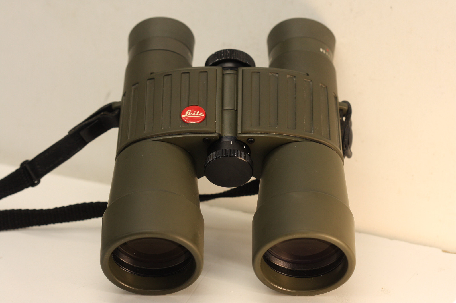 LEITZ(LEICA)..8x40 ba ..TRINOVID binoculars....bright & clear..made in