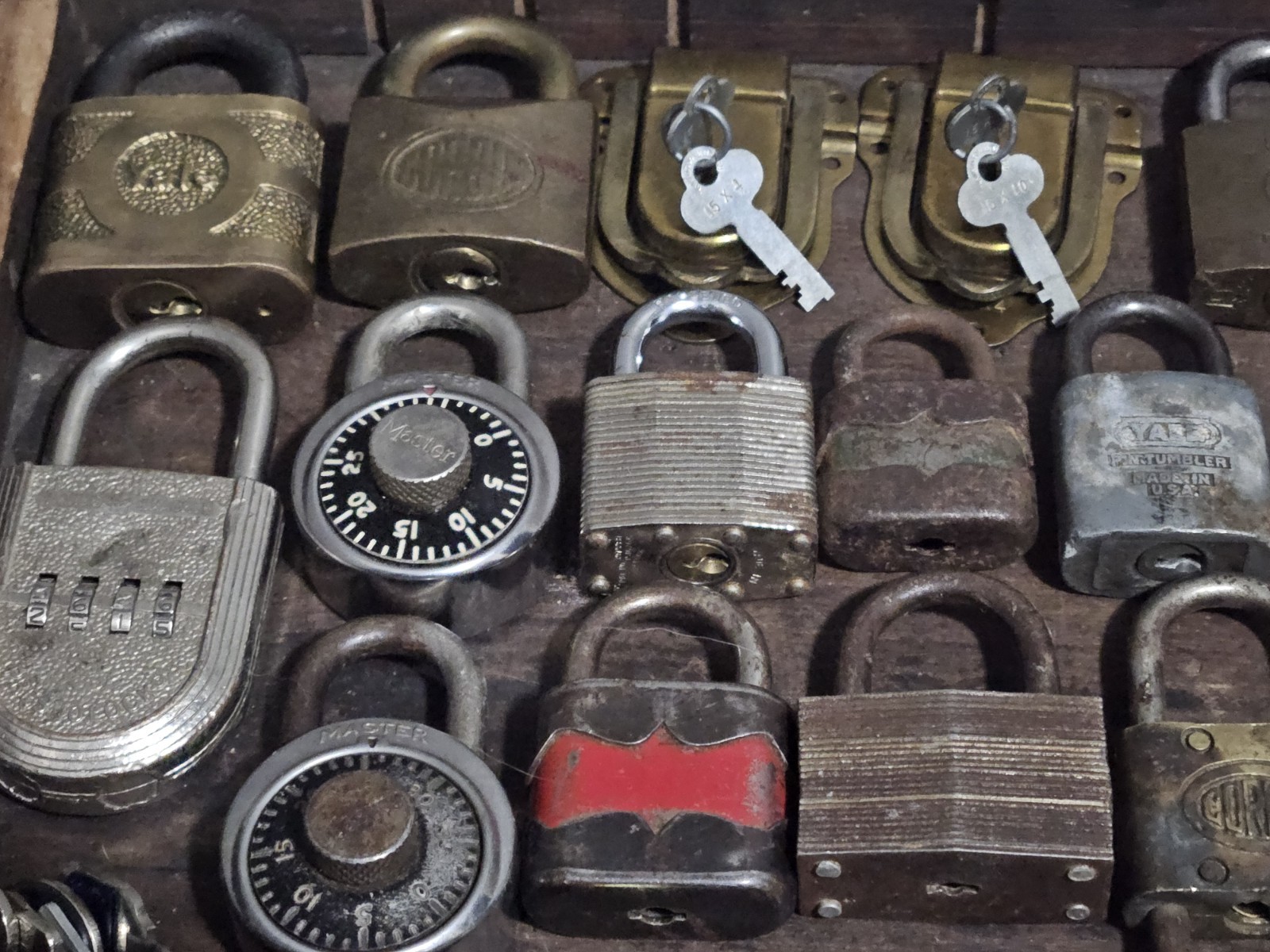 Craft Lot of Vintage To Modern Locks & Keys MasterLock Yale Slaymaker Steampunk 