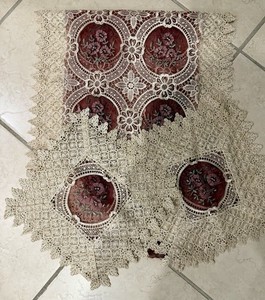 Vintage Lace Table Top Runner and Four Small Napkins