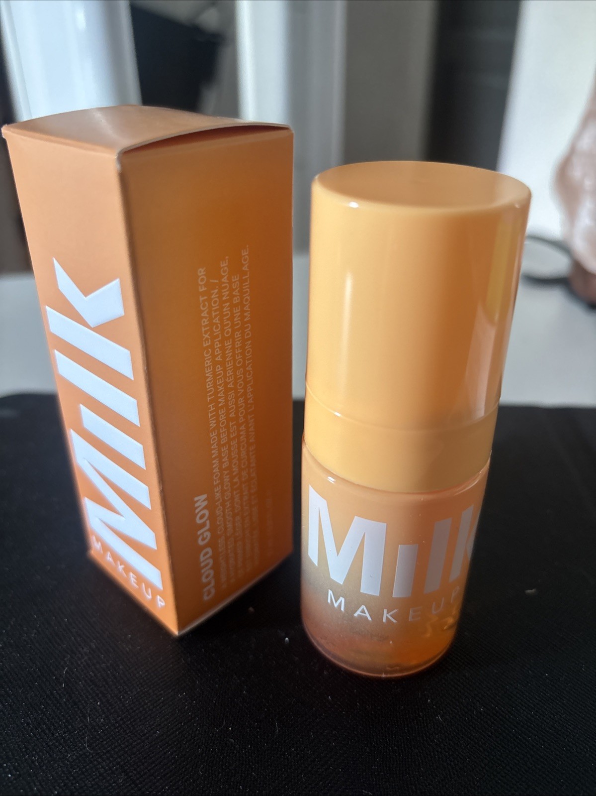 MilkMakeup Base Mousse base de teint fraîcheur pour un maquillage actif en ville