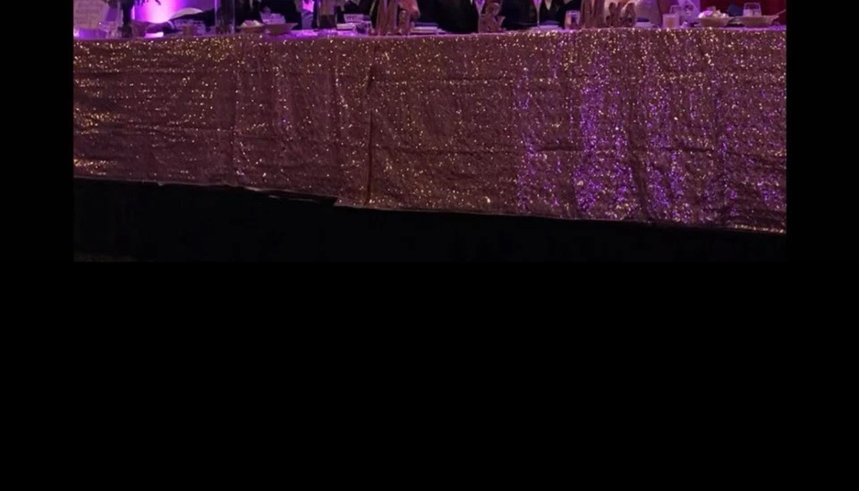 Ropa de boda de lentejuelas de oro rosa, tres dimensiones en foto. Pedir $100 o BO. Foto 3 de 4