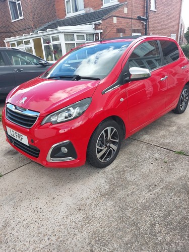 2015 Peugeot 108 Allure Top with Chrome Pack - Picture 2 of 15