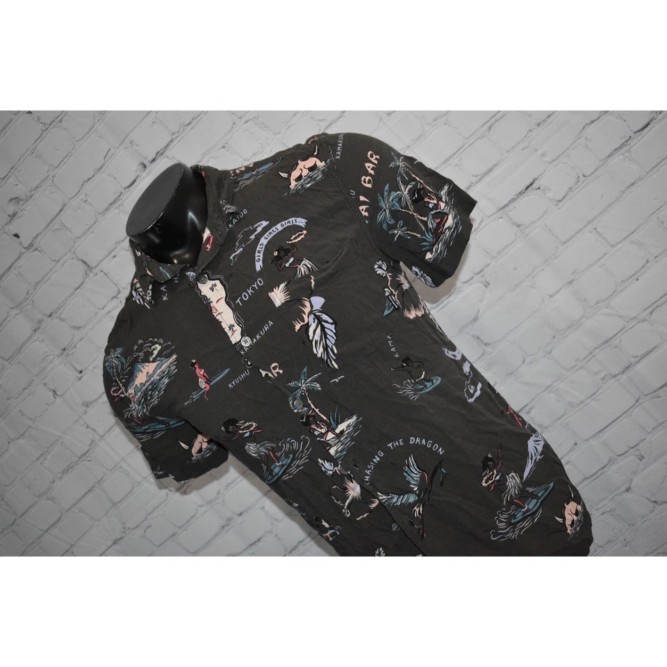 Quiksilver Hawaiian Style Shirt Mens Size Small Viscose Surfing Floral Tropical - Image 3 of 4