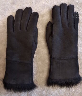 NWOT Surell Toscana Genuine Shearling Gloves, size M, color 