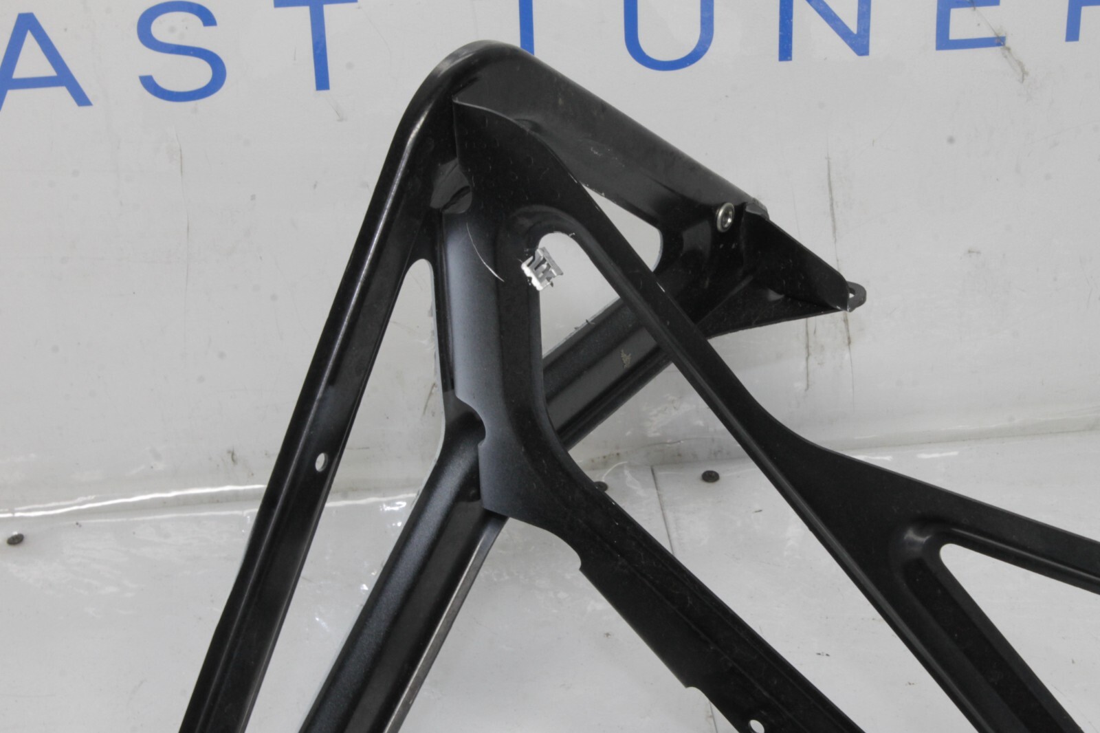 12-14 MCLAREN MP4-12C 12C 570 650 OEM RH REAR QUARTER PANEL BRACKET 11A4985CP